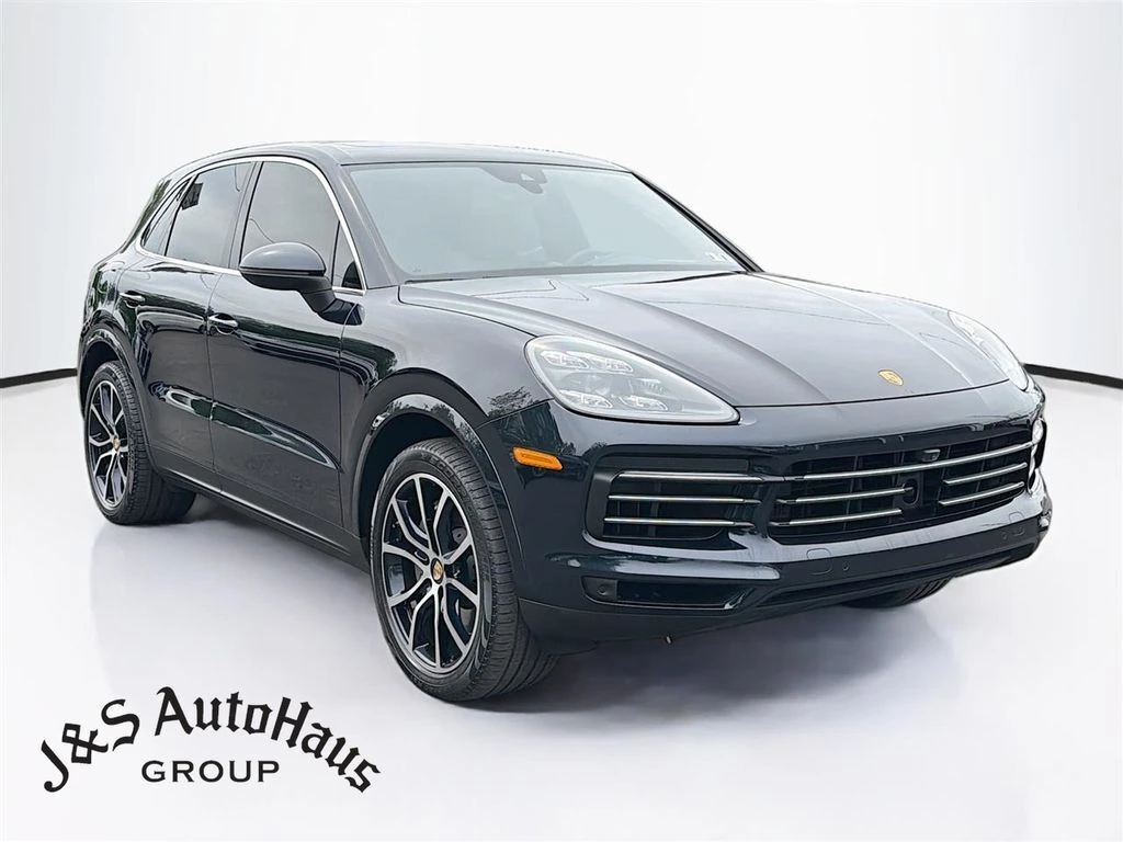 2022 Porsche Cayenne S's photo