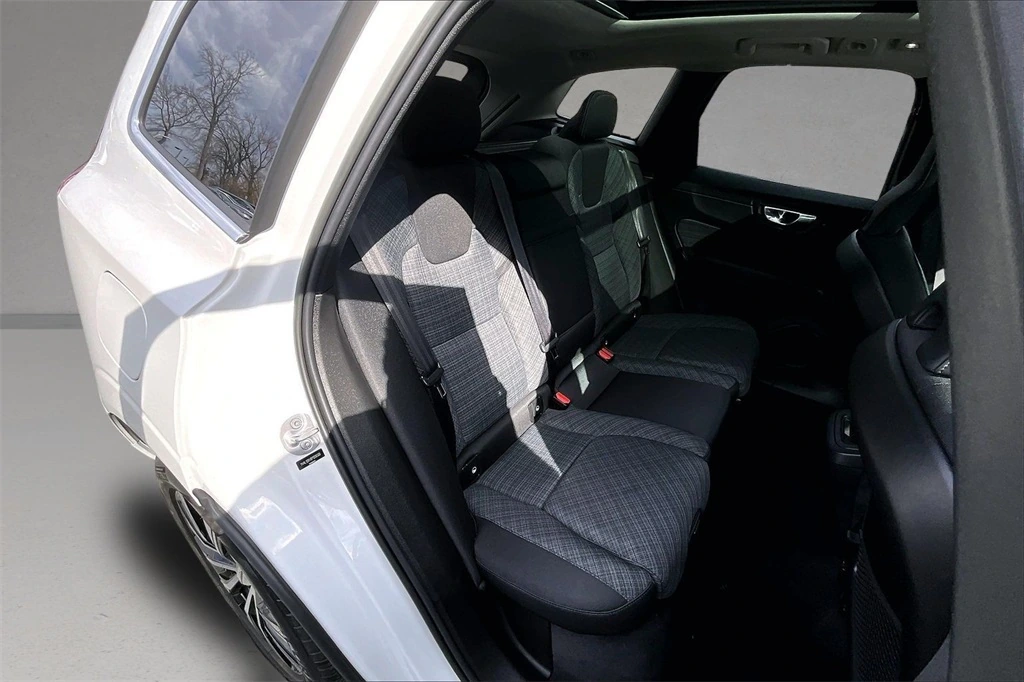 2023 Volvo - image 24