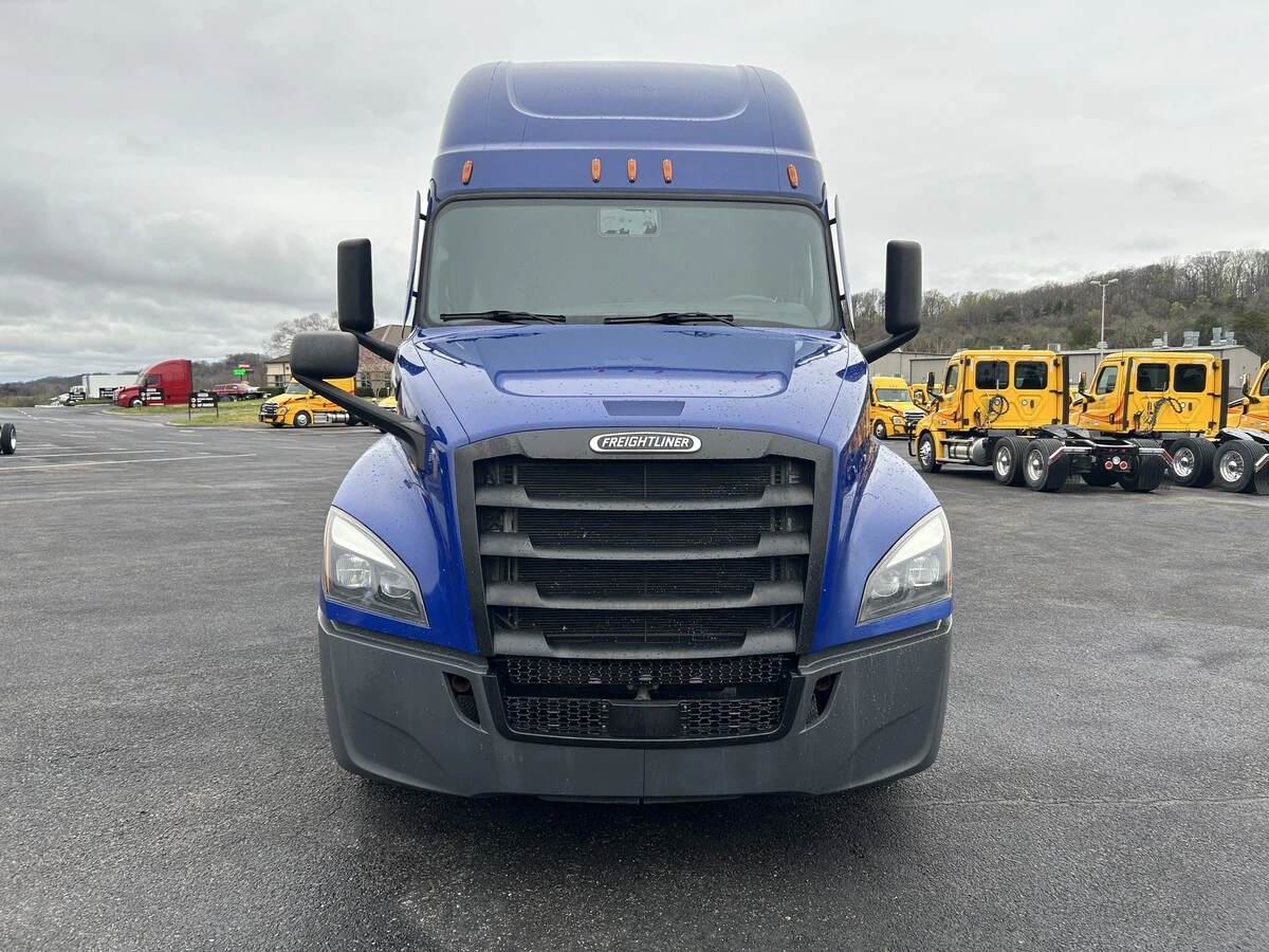 2022 Freightliner Cascadia - image 9