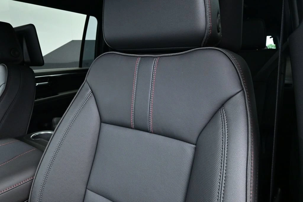 2026 Chevrolet Suburban RST - Photo 18