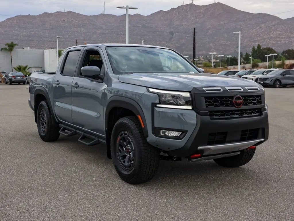 2026 Nissan Frontier PRO-4X's photo