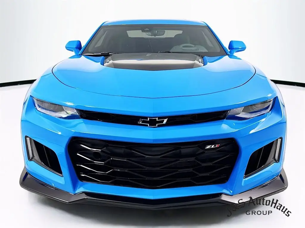 2022 Chevrolet Camaro ZL1 photo 2