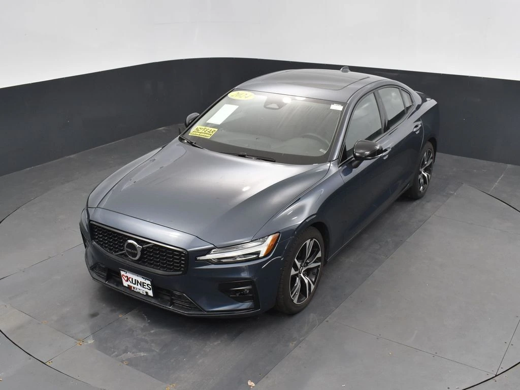 2024 Volvo - image 38