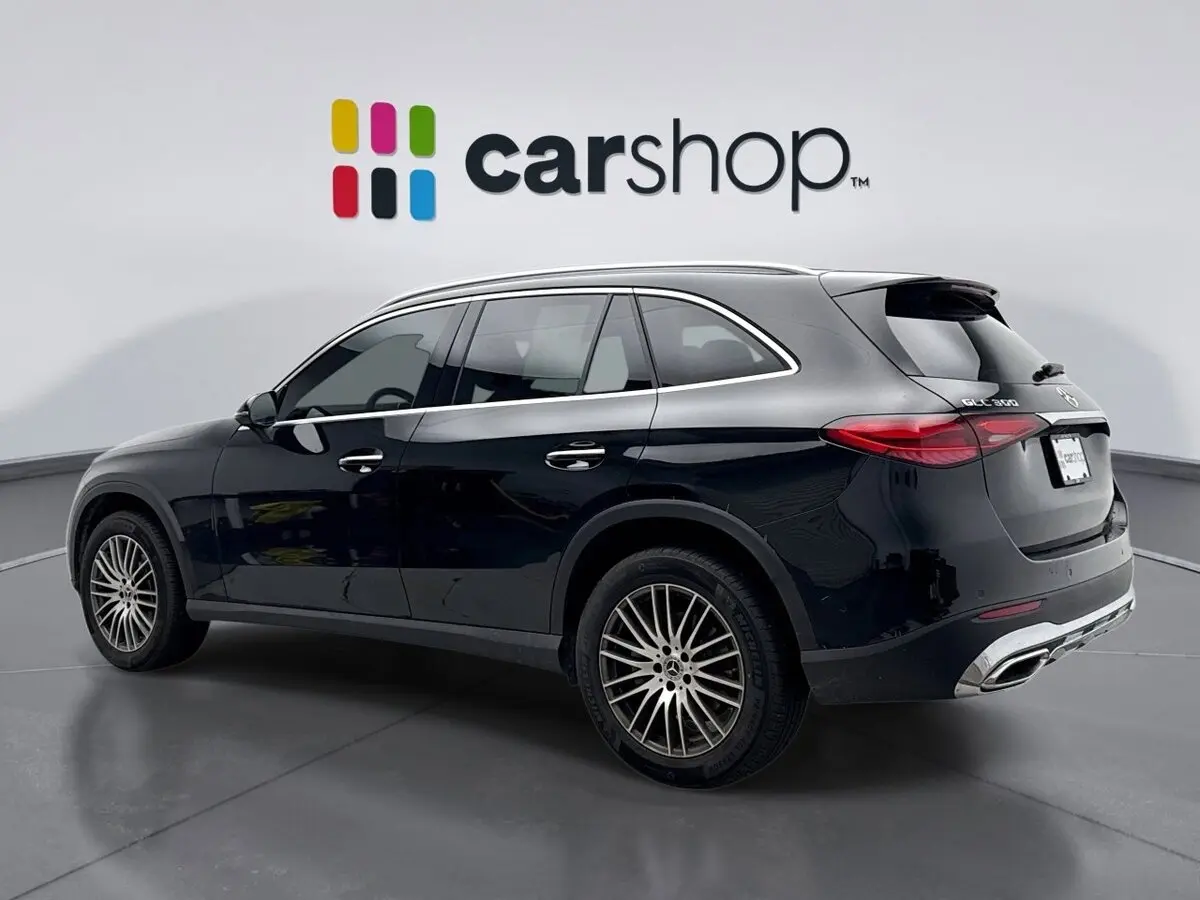 2025 Mercedes Benz GLC 300 photo 2