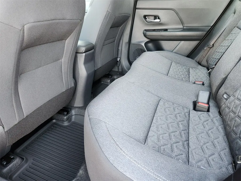 2025 Nissan Kicks SV photo 17