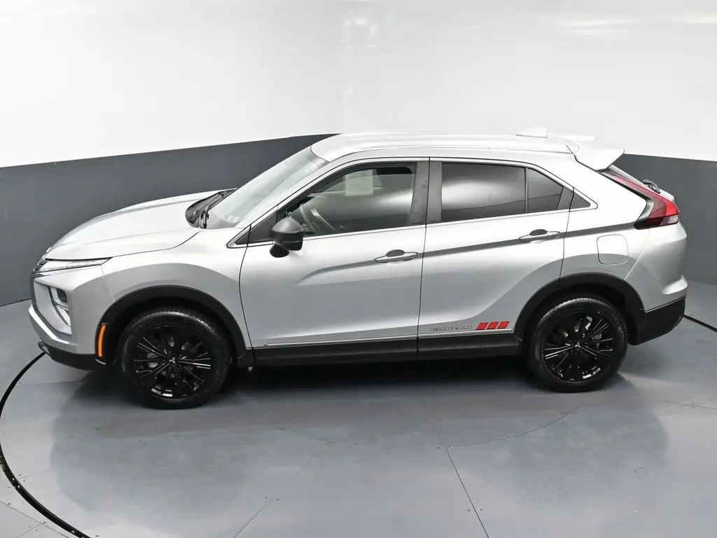 2022 Mitsubishi Eclipse Cross LE SEL GT photo 38