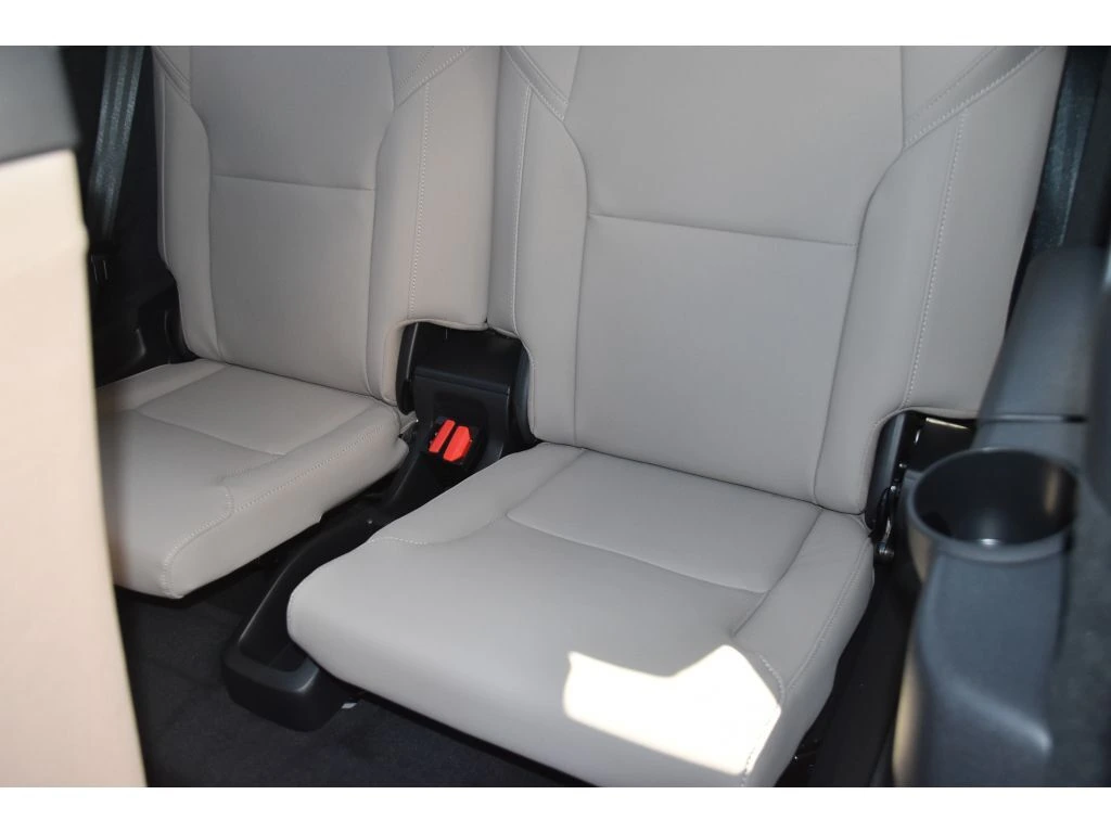 2026 Volvo - image 15