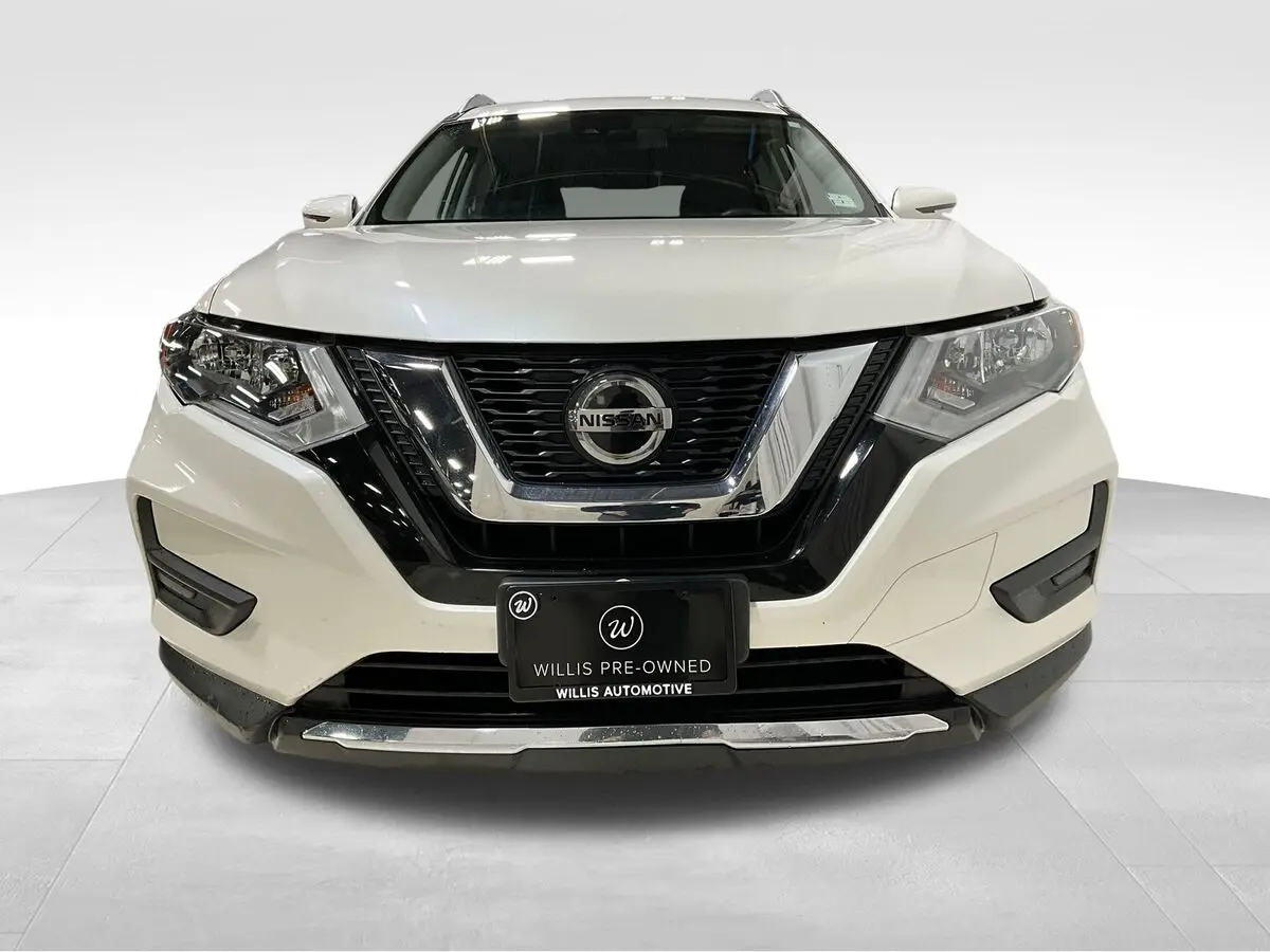2019 Nissan Rogue SV photo 2