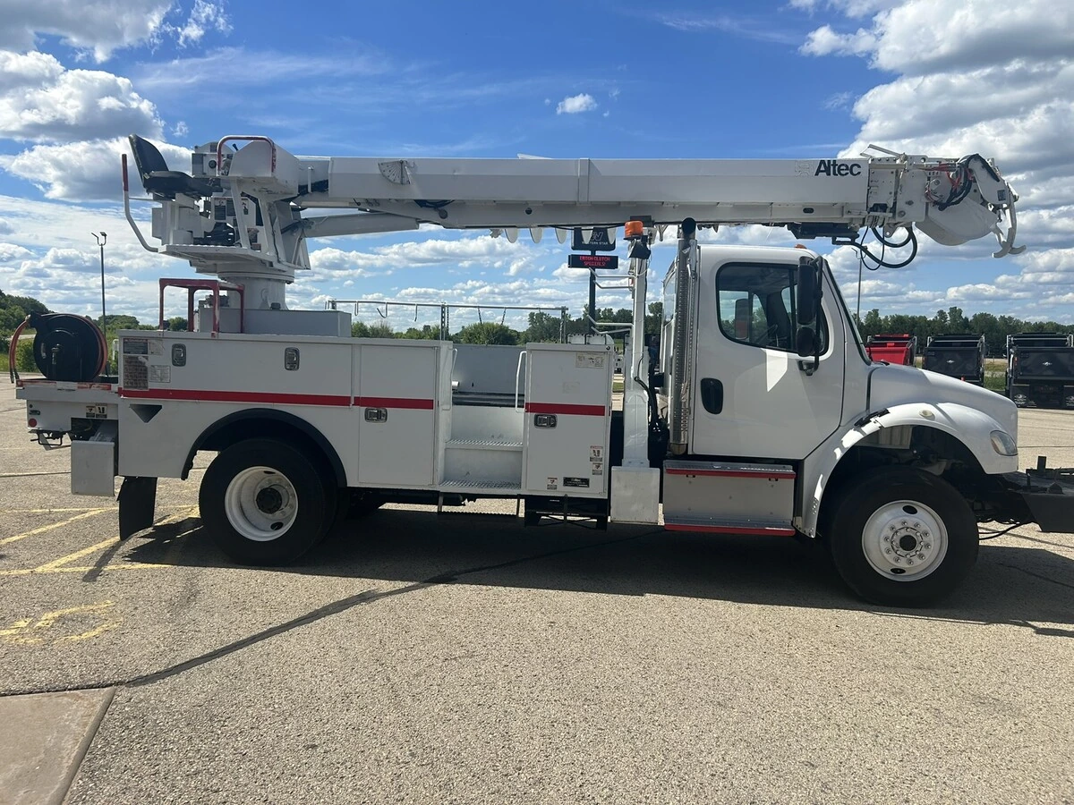 2018 Freightliner M2 106 — photo 4