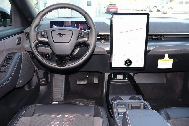 2025 Ford Mustang Mach-E GT - Photo 6