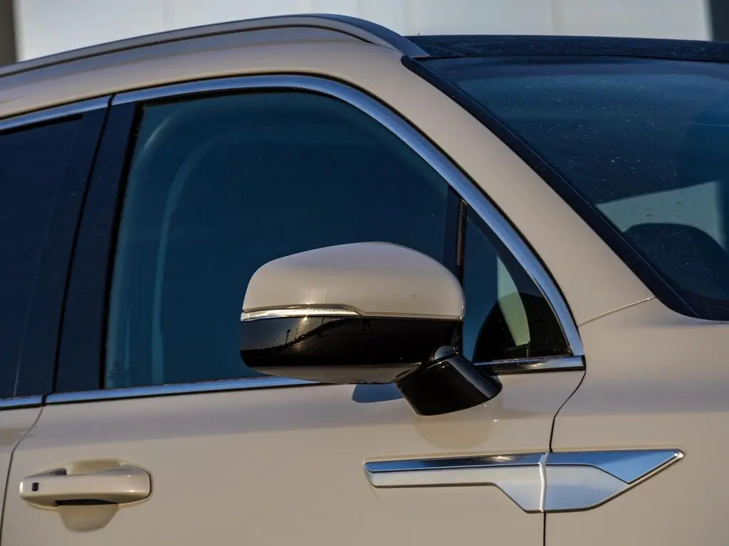 2025 Kia Sorento S photo 2