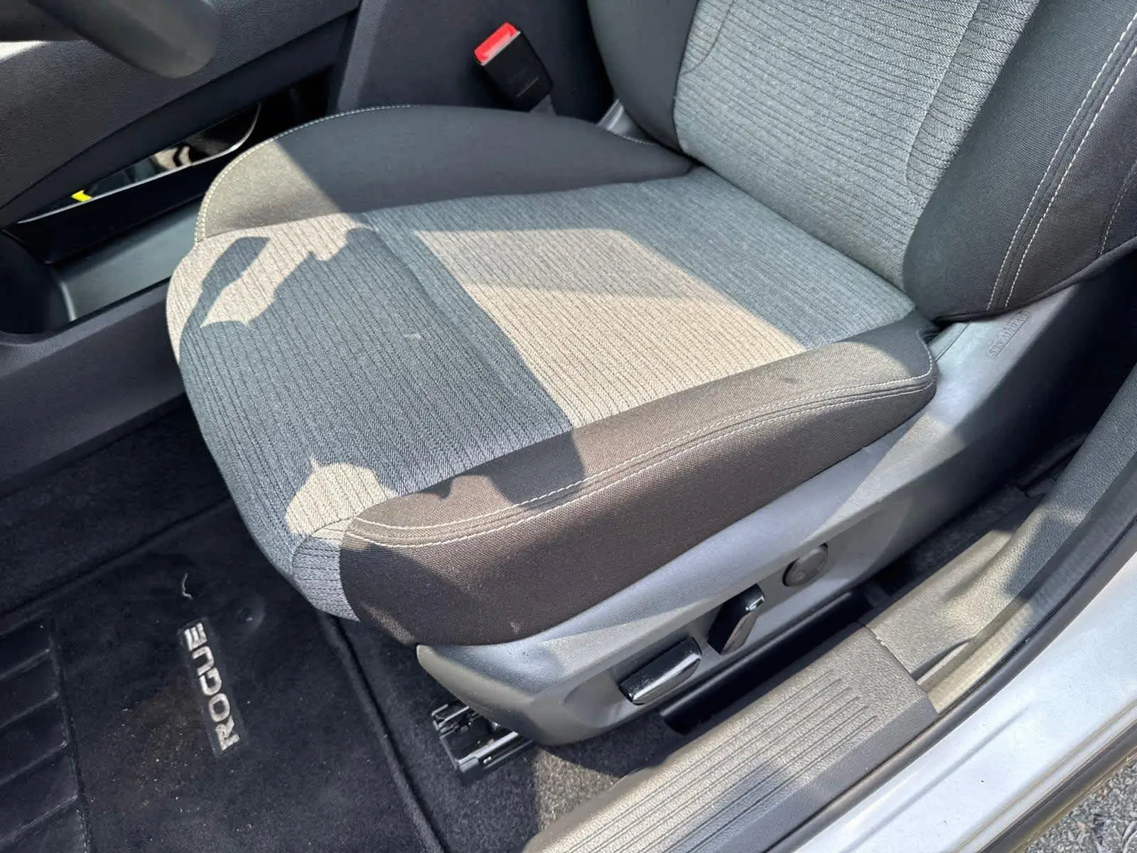 2023 Nissan Rogue SV photo 15