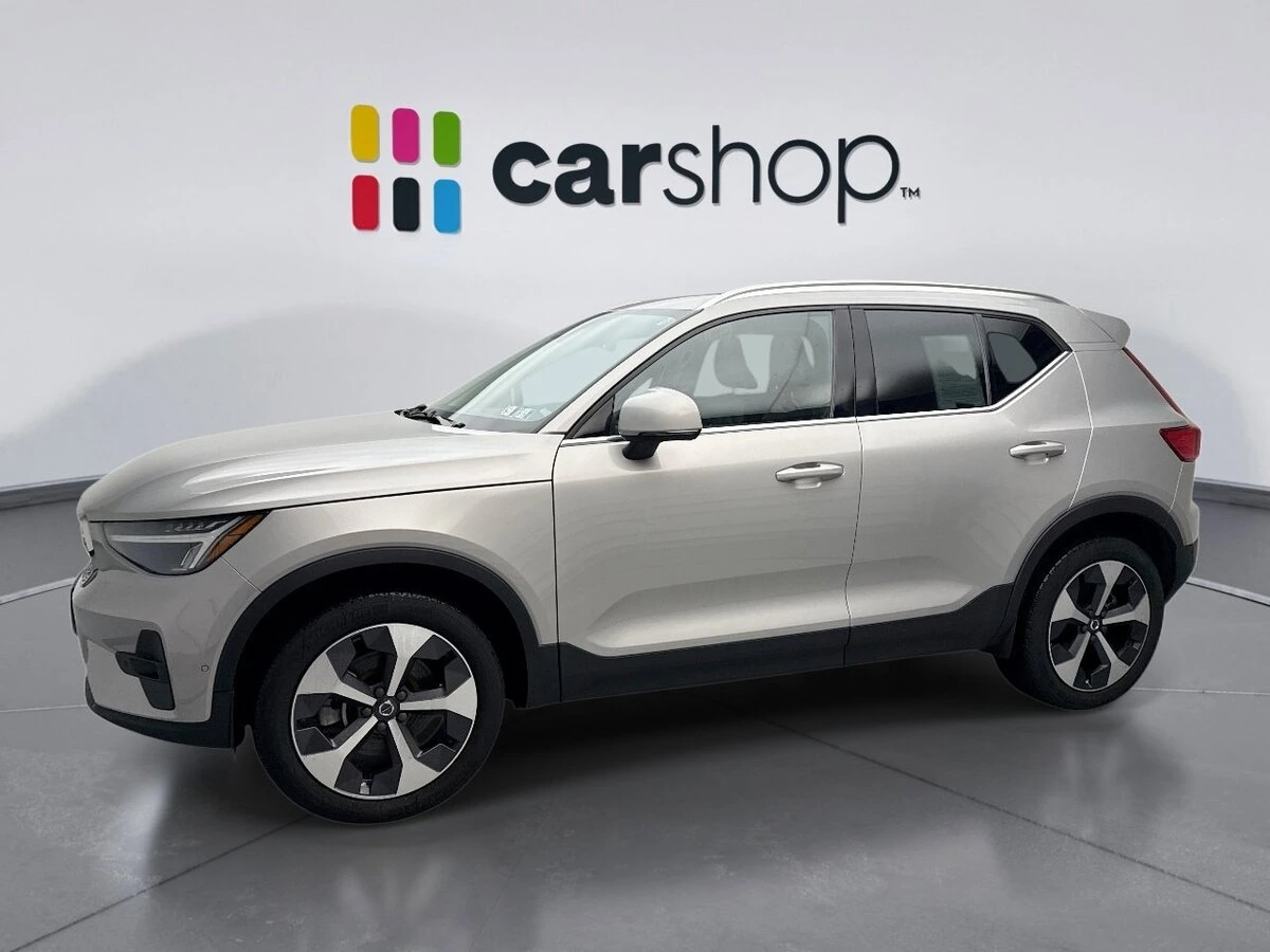 2024 Volvo XC40 Plus's photo