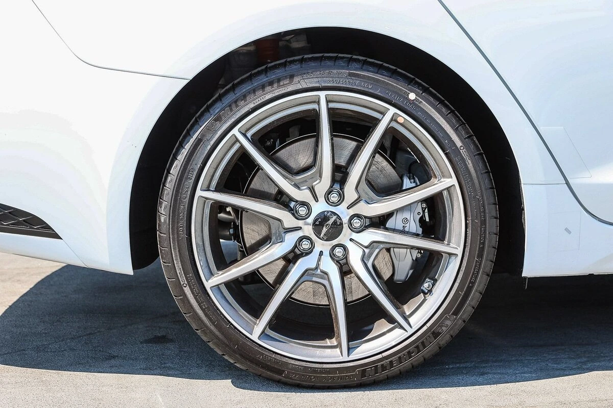 2026 GENESIS G70 Standard - Photo 8