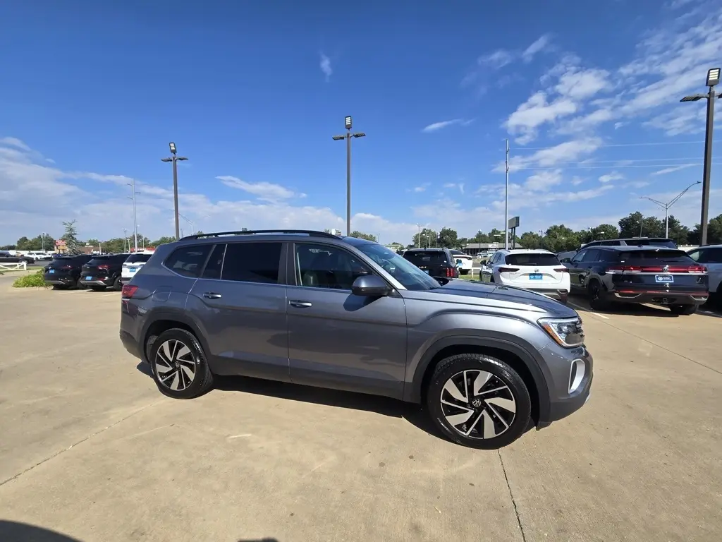 2024 Volkswagen Atlas SE Technology photo 4