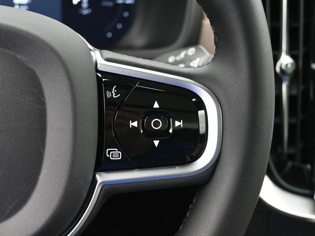 2026 Volvo - image 10