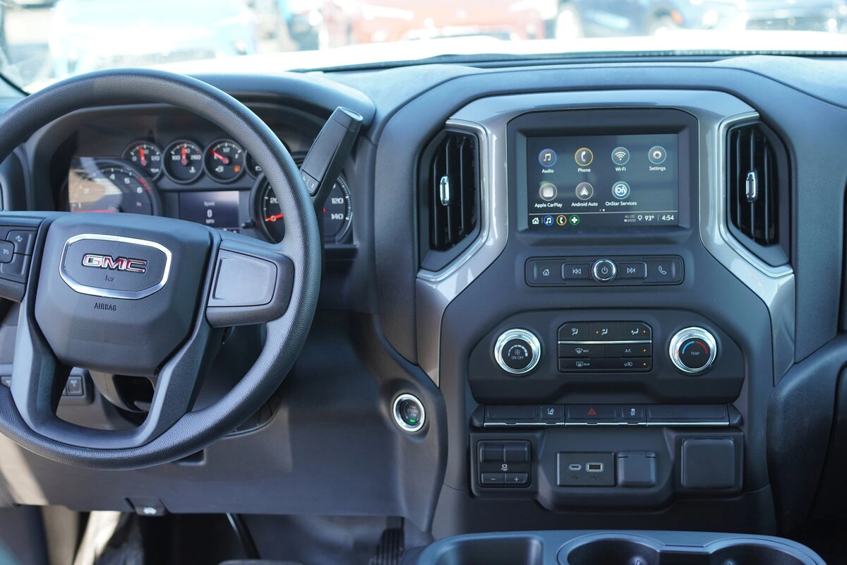 2025 GMC Sierra 3500 Chassis Cab Pro - Photo 17