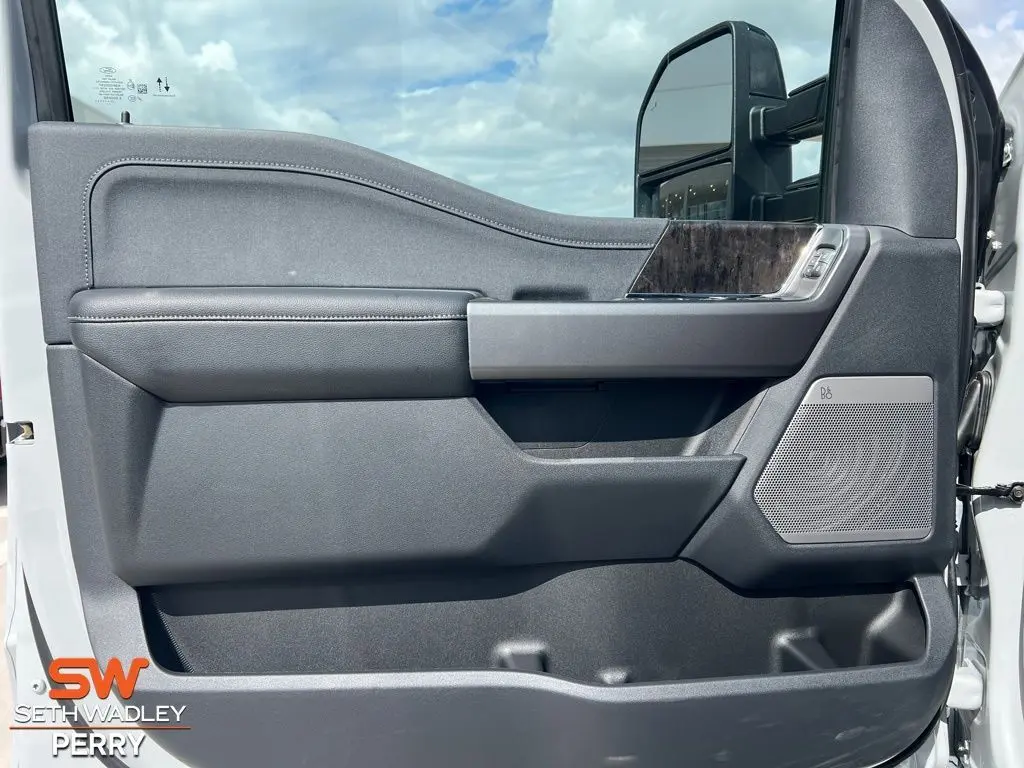 2026 Ford F-350 photo 16