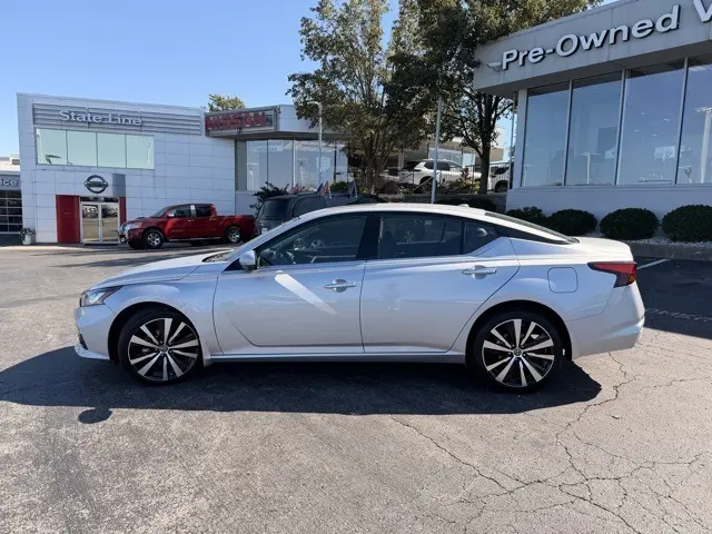 2021 Nissan Altima 2.5 Platinum photo 2