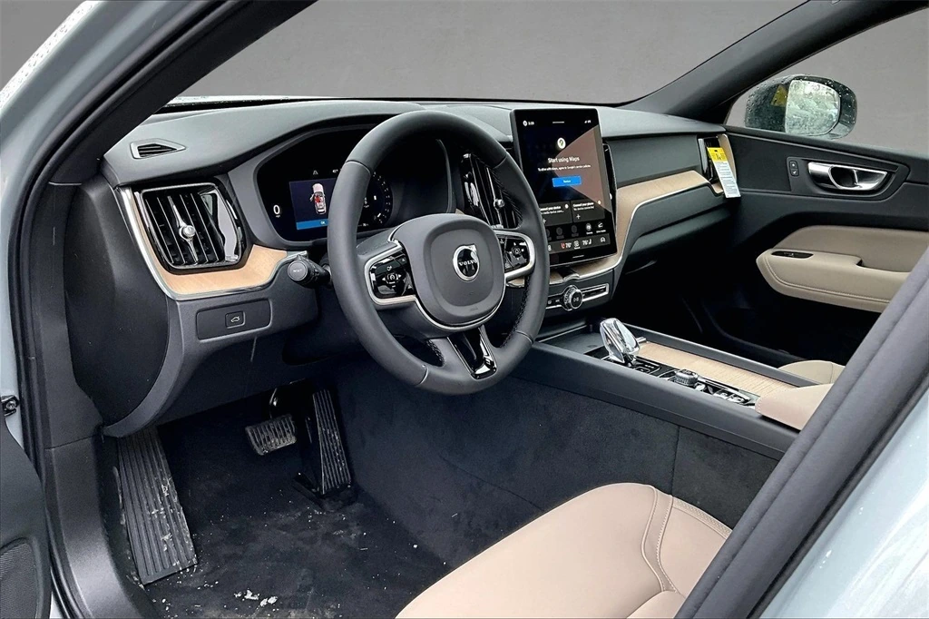 2026 Volvo - image 7