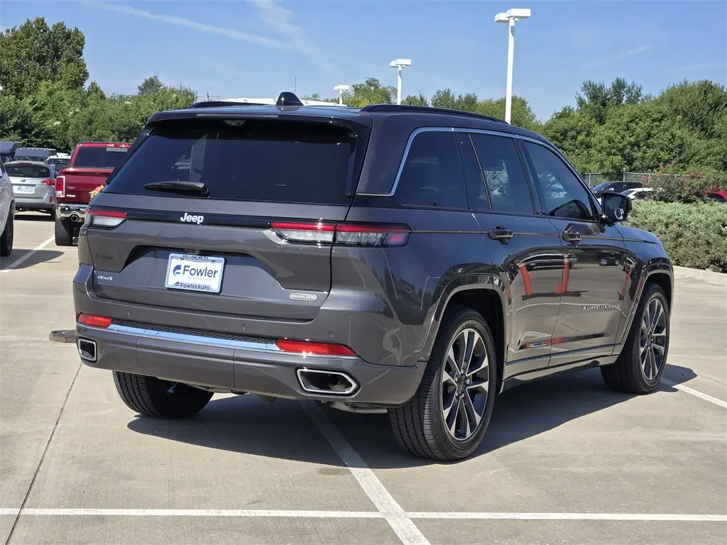 2024 Jeep Grand Cherokee Overland photo 4