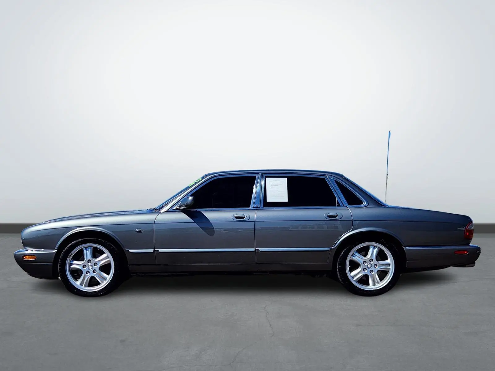 2002 Jaguar XJ Sport photo 2