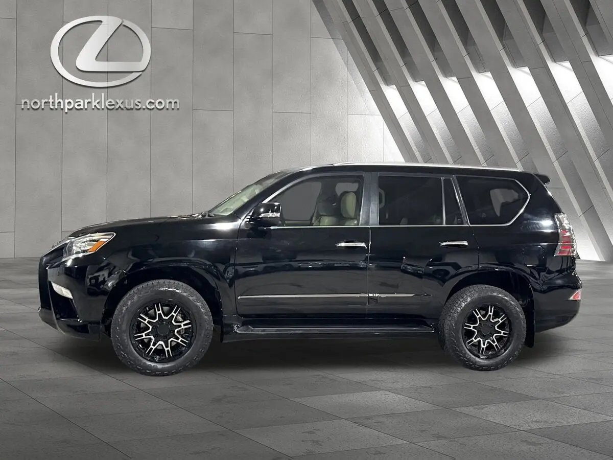 2016 Lexus GX Luxury's photo