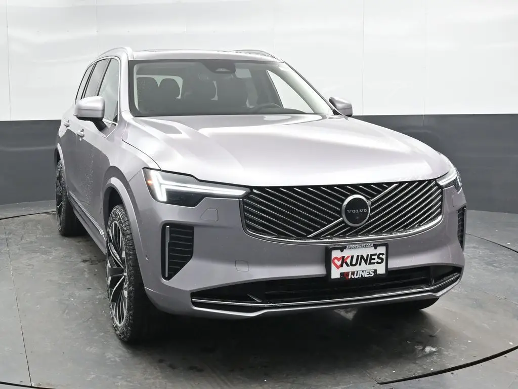 2026 Volvo - image 4