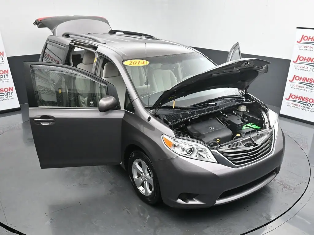 2014 Toyota Sienna LE photo 46