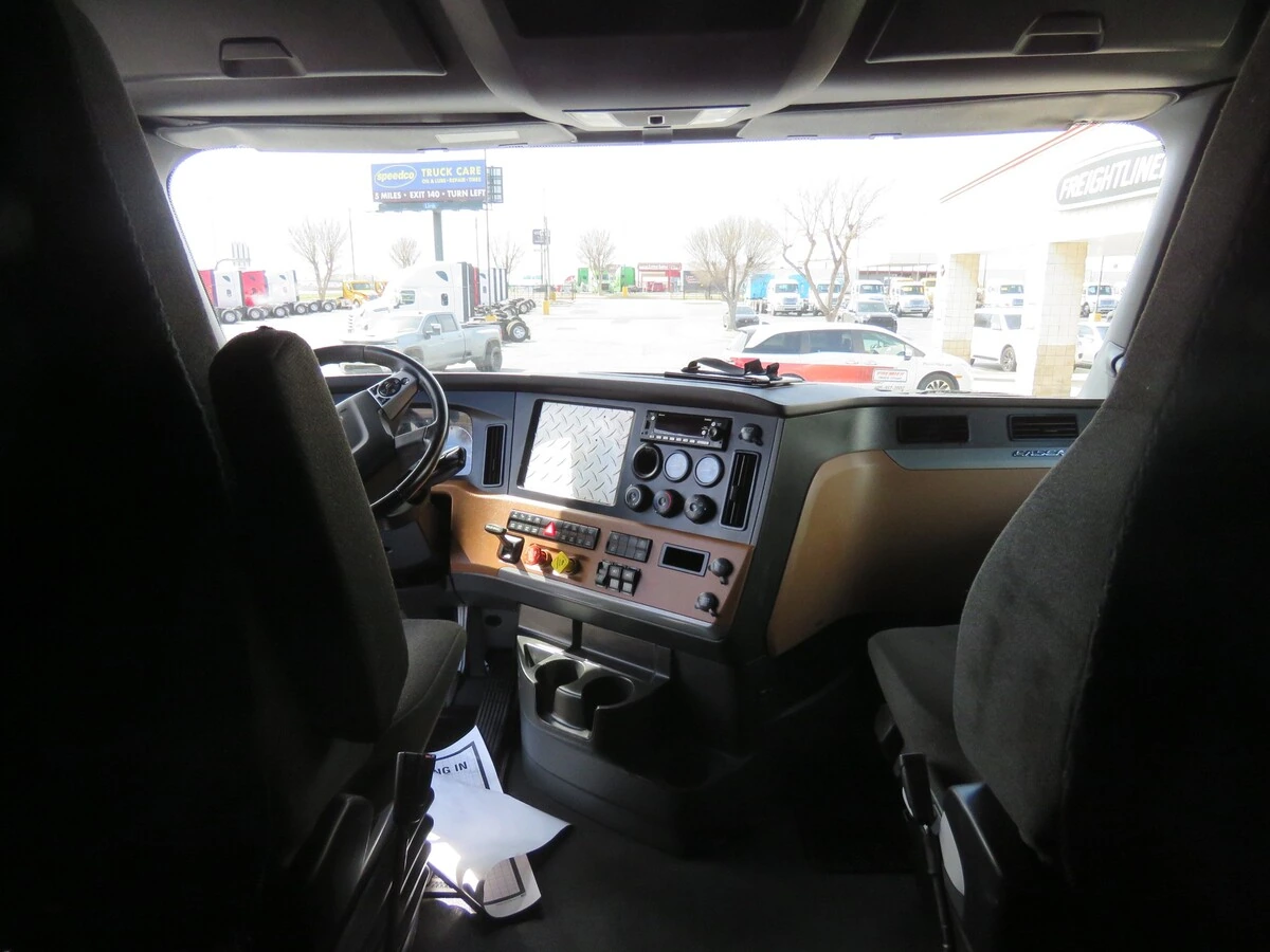 2022 Freightliner Cascadia - image 20