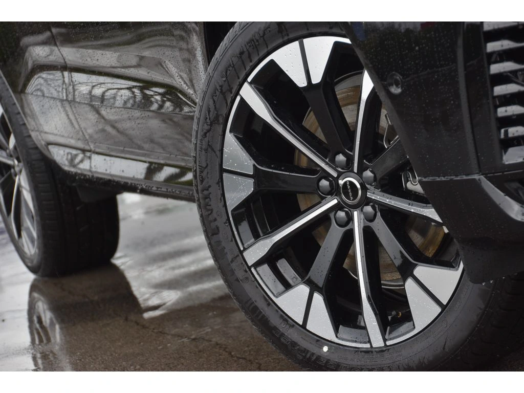 2026 Volvo - image 10