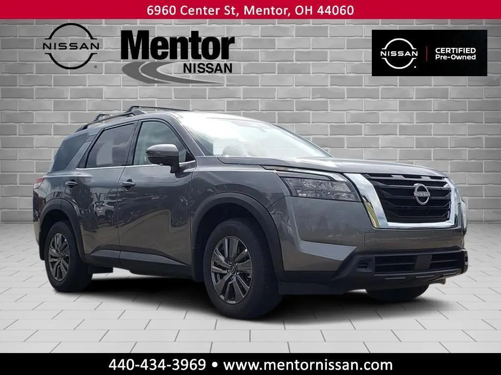 2025 Nissan Pathfinder SV's photo