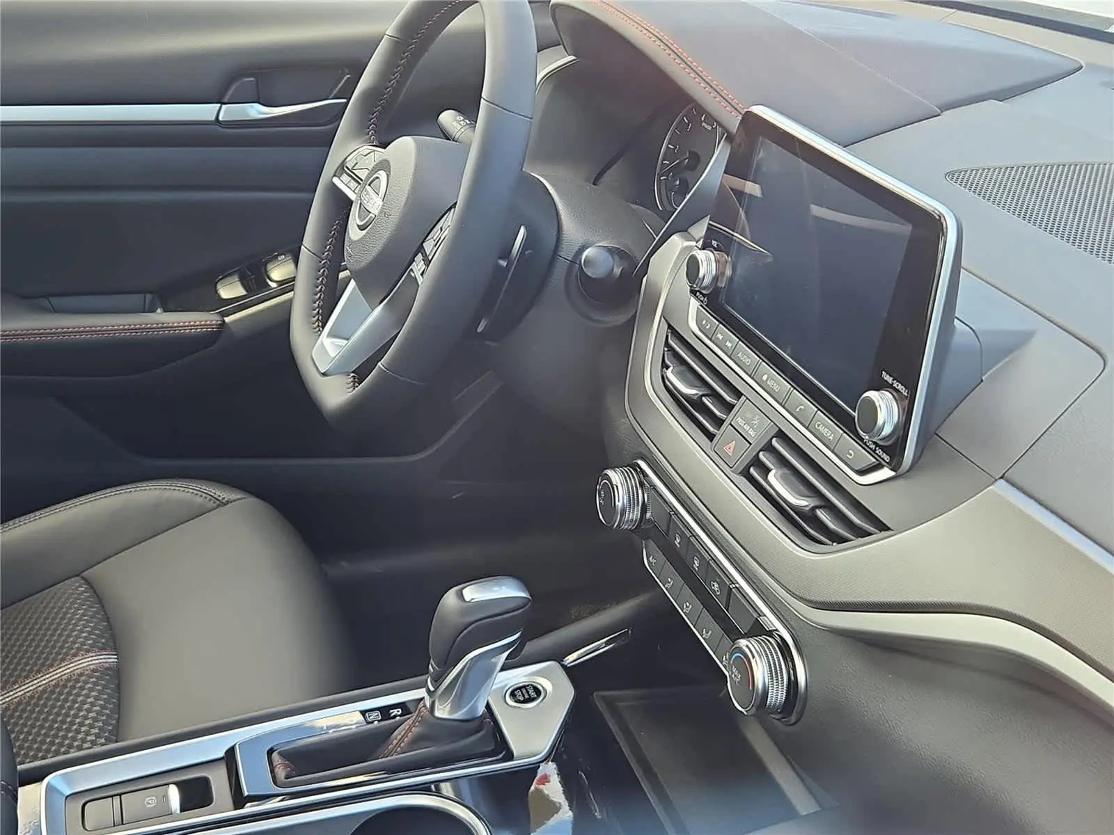2025 Nissan Altima SR photo 10