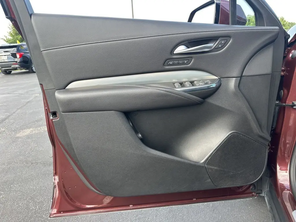 2023 Cadillac XT4 Premium Luxury photo 8
