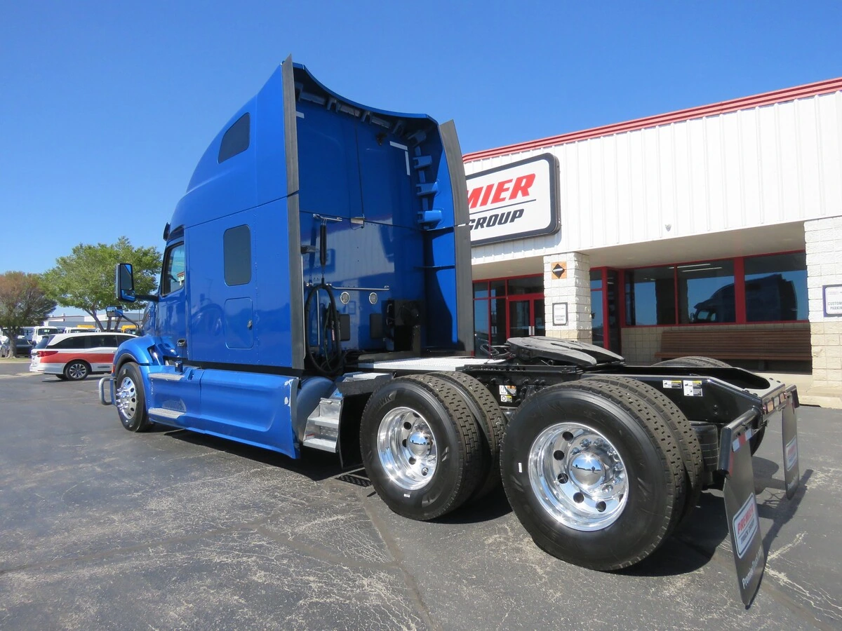 2023 Peterbilt 579 — photo 3