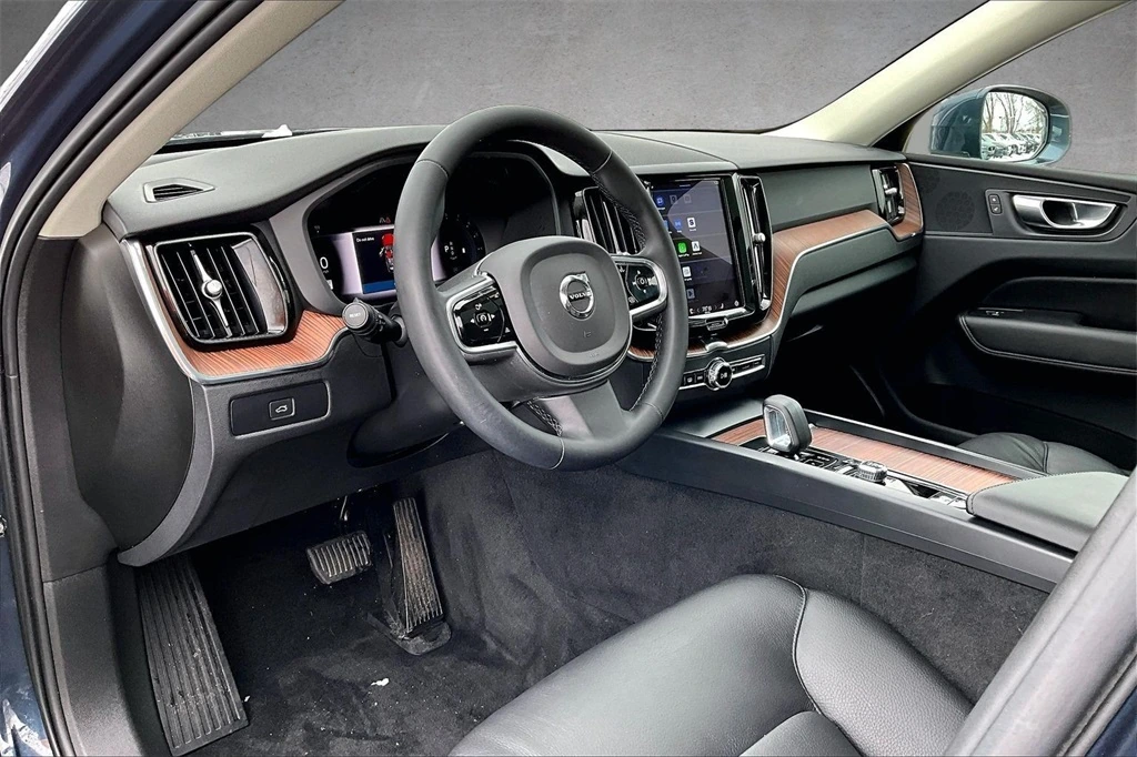 2023 Volvo - image 16