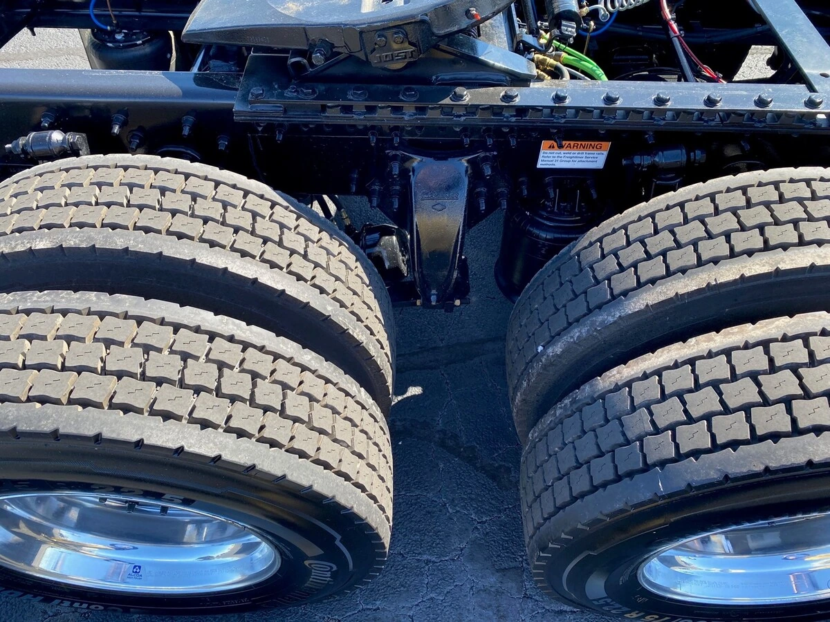 2027 Freightliner Cascadia — photo 5