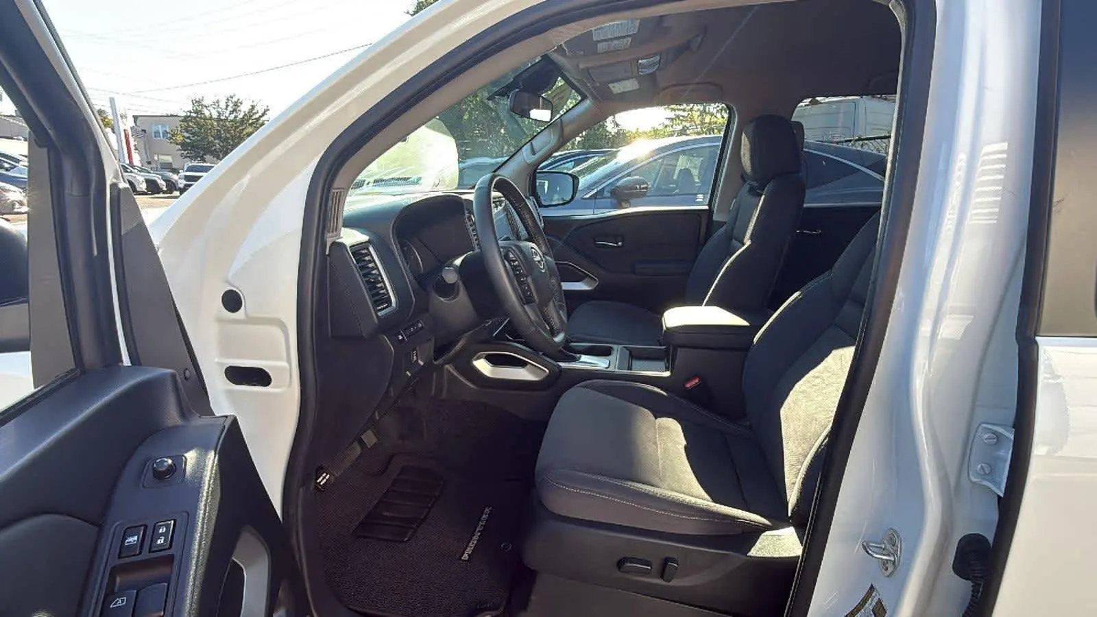 2024 Nissan Frontier SV photo 15