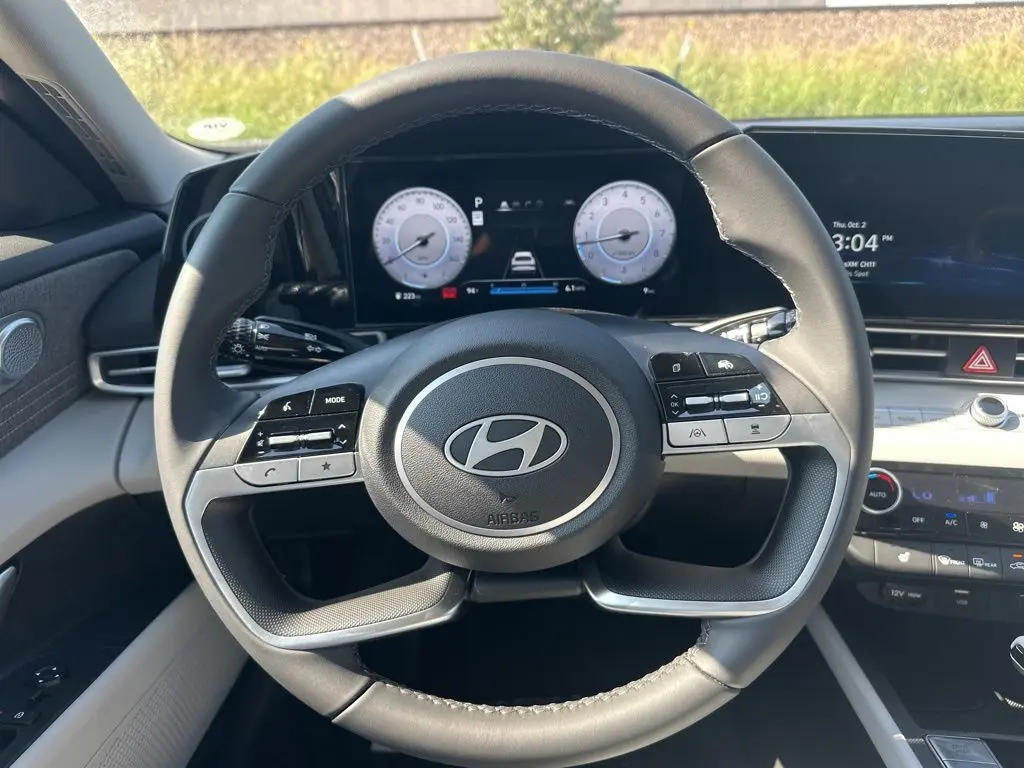 2025 Hyundai Elantra Limited photo 25