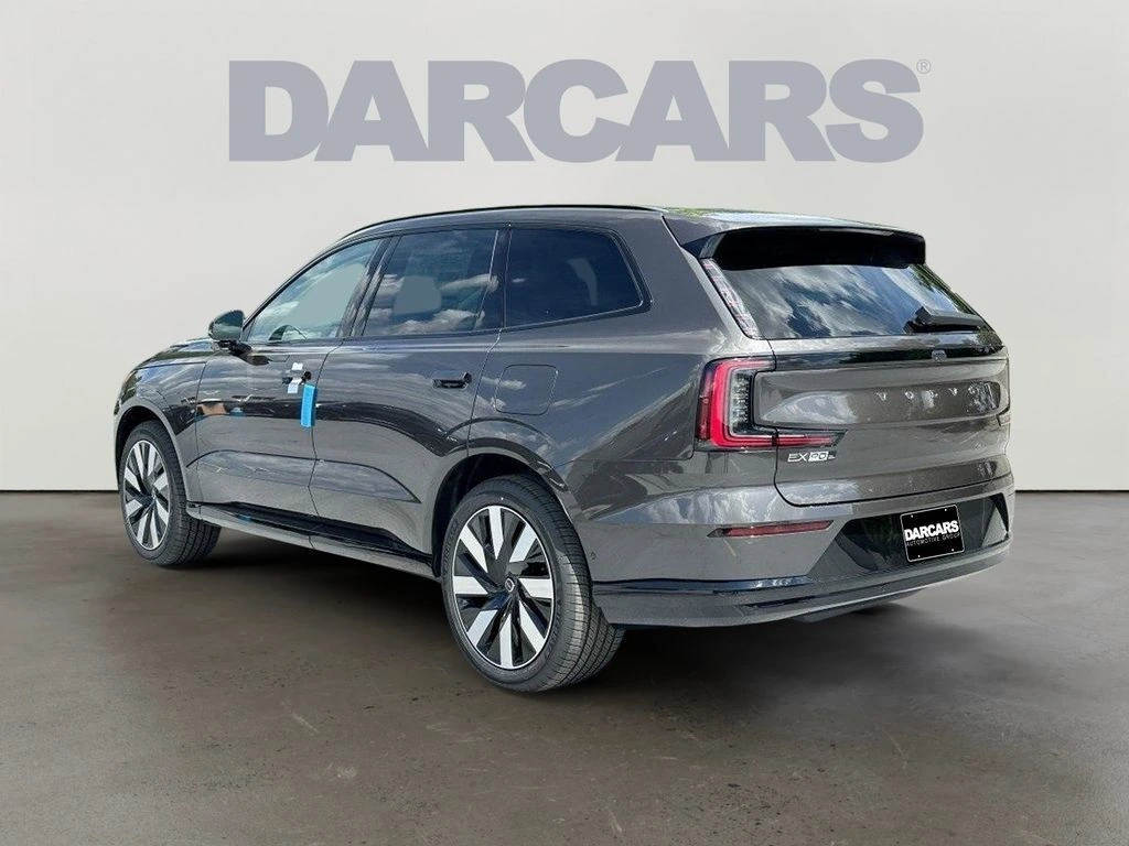 2025 Volvo - image 3