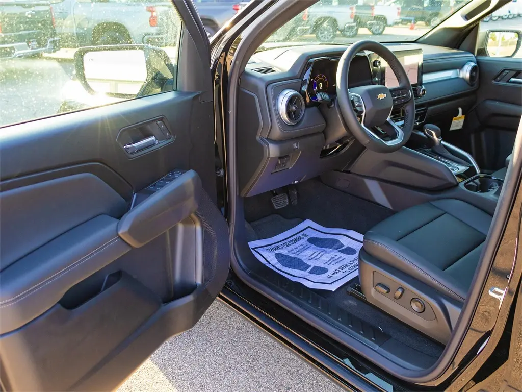 2026 Chevrolet Colorado LT photo 18