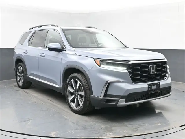 2023 Honda Pilot Touring photo 2