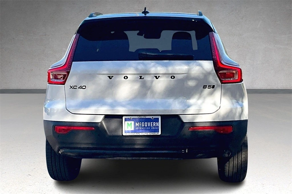 2026 Volvo - image 4