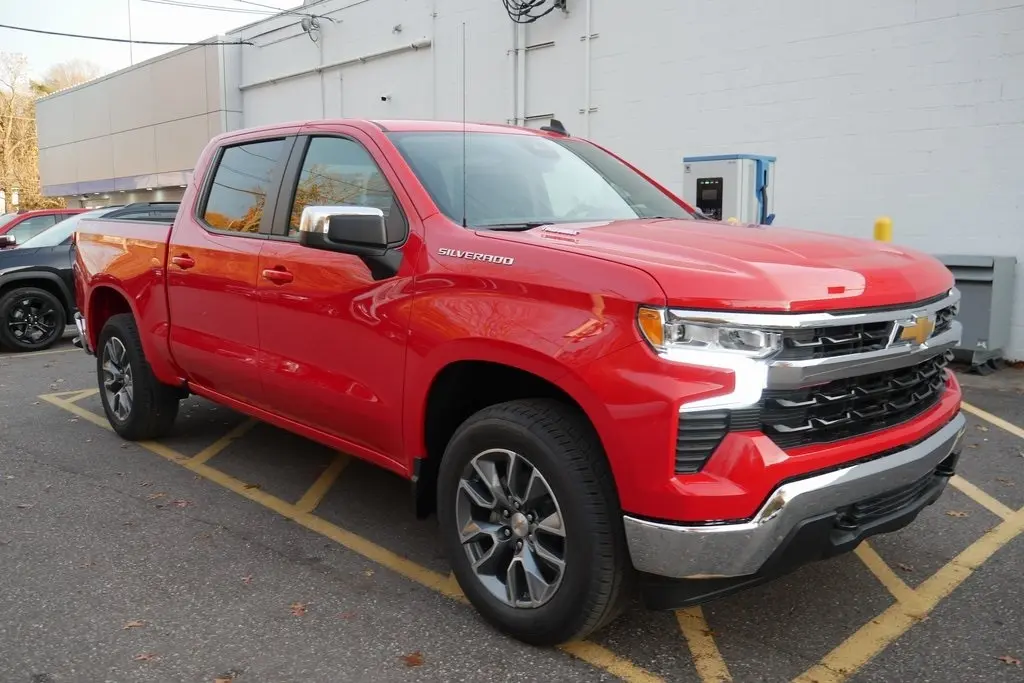2026 Chevrolet Silverado 1500 LT photo 2
