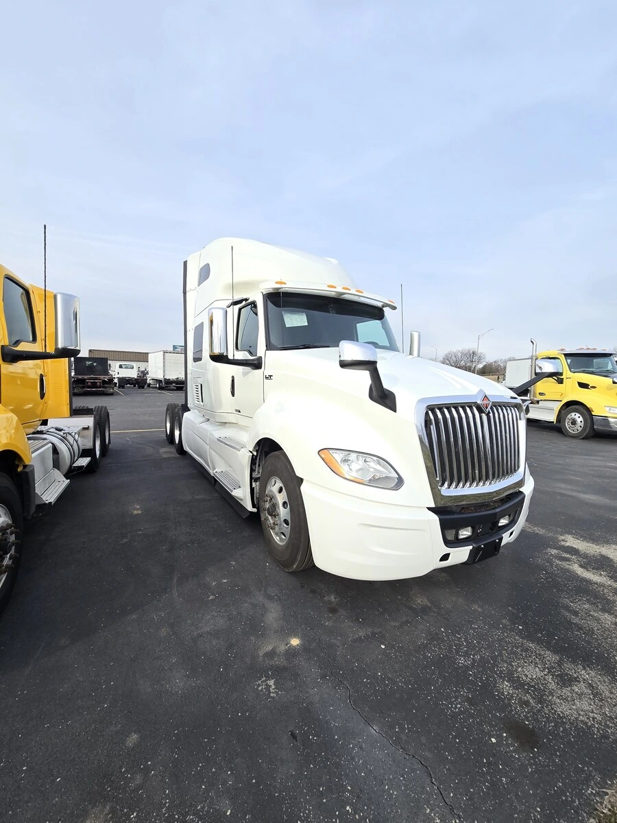 2020 International LT — photo 9