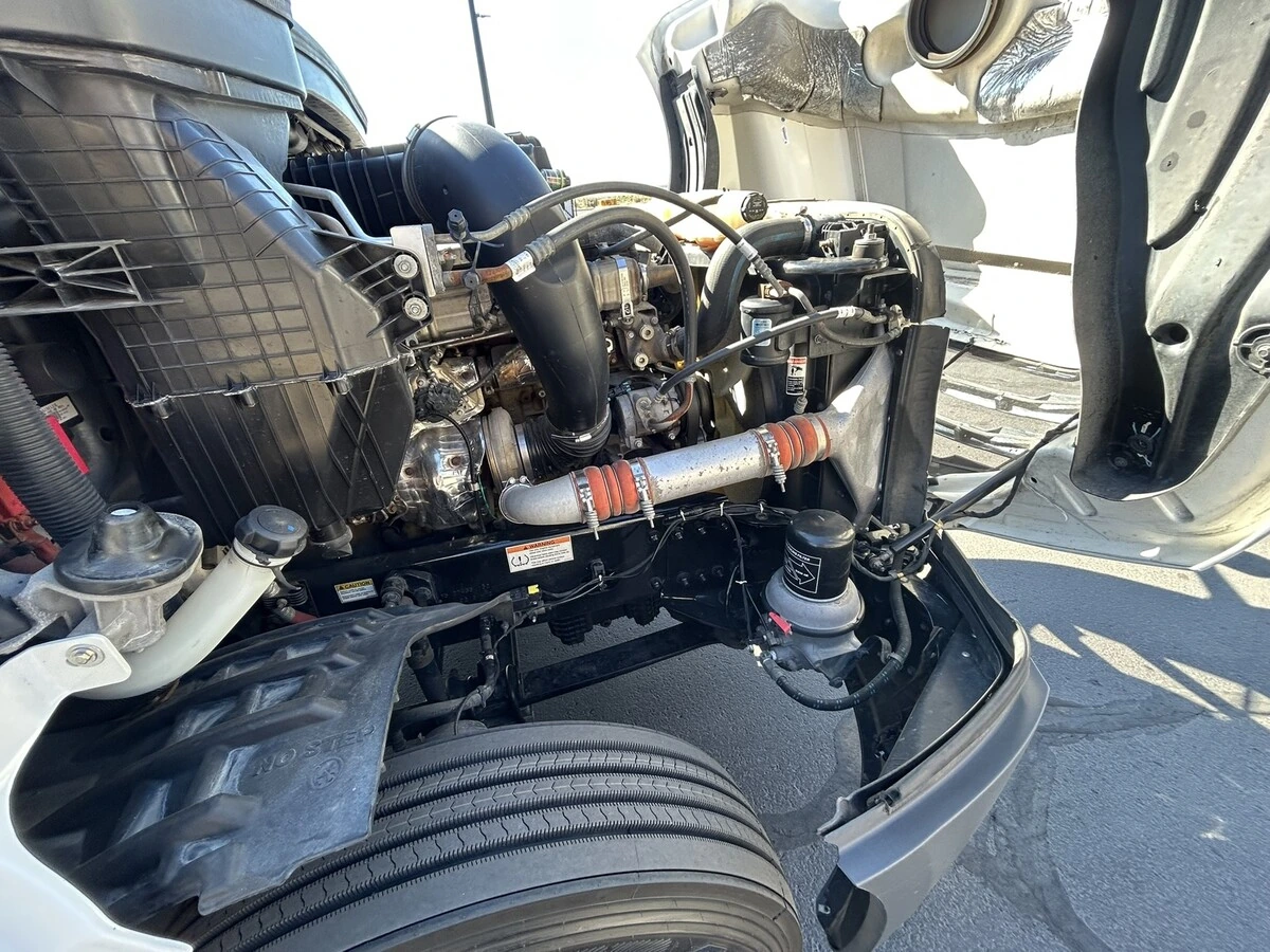 2022 Freightliner Cascadia - image 23