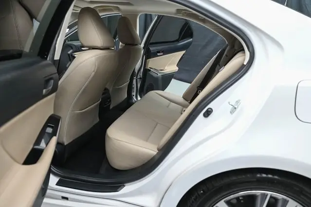 2019 Lexus IS 300 photo 19