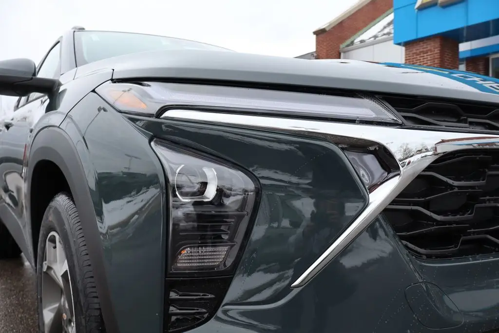 2026 Chevrolet Trax LT photo 2