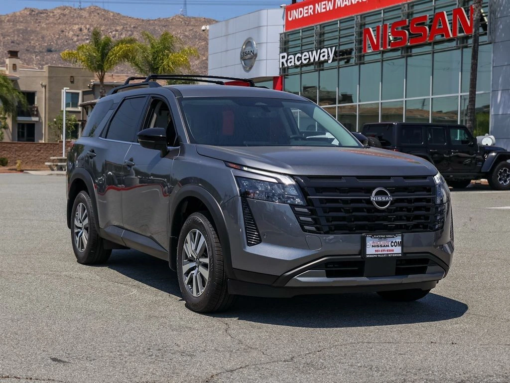 2026 Nissan Pathfinder SL 2WD's photo