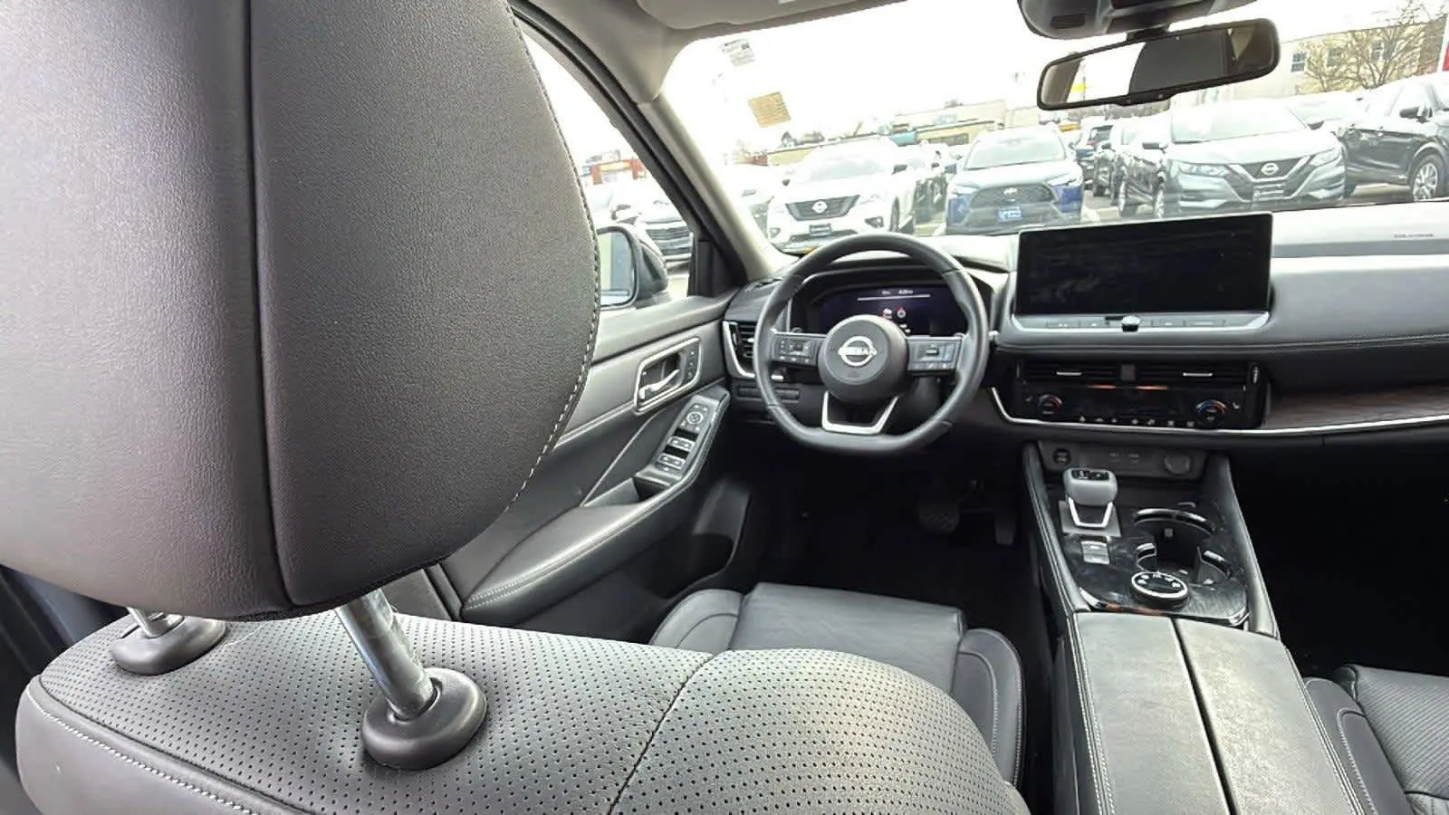 2024 Nissan Rogue Platinum photo 18